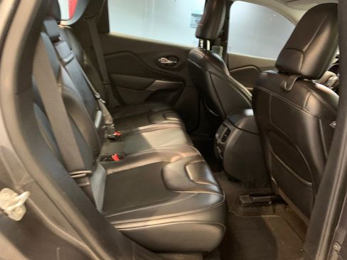 Used 2019 Jeep Cherokee Latitude Plus AWD/4WD image 56