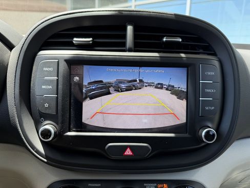 Used 2024 Kia Soul LX FWD image 24