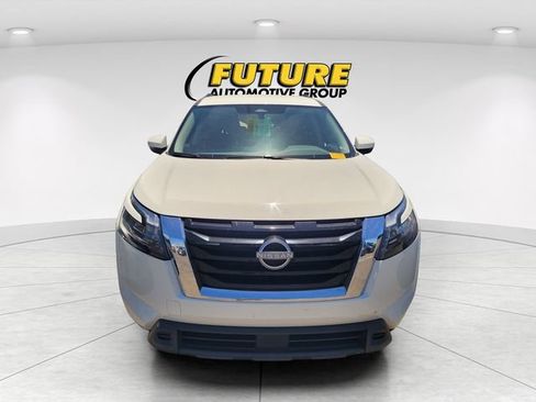 Used 2025 Nissan Pathfinder SV FWD image 2