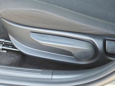 Used 2026 Hyundai Elantra SE FWD image 13