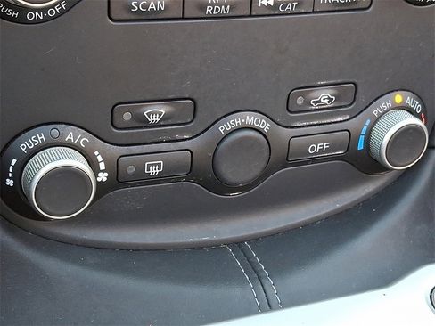 Used 2018 Nissan 370Z Touring Sport image 14