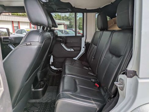 Used 2014 Jeep Wrangler Unlimited Sahara AWD/4WD image 13