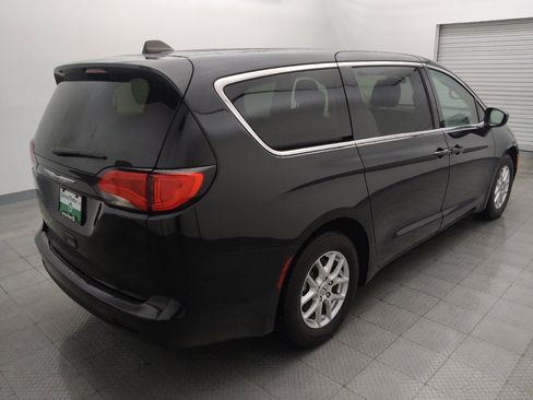 Used 2023 Chrysler Voyager LX FWD image 9