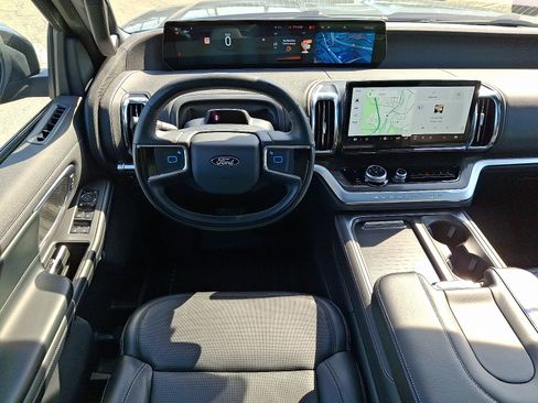 Used 2025 Ford Expedition Platinum w/ Stealth Performance Package AWD/4WD image 12