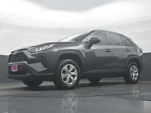 Used 2020 Toyota RAV4 LE FWD image 28