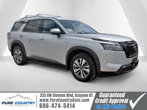 Used 2025 Nissan Pathfinder SL w/ Black Appearance Package AWD/4WD image 1