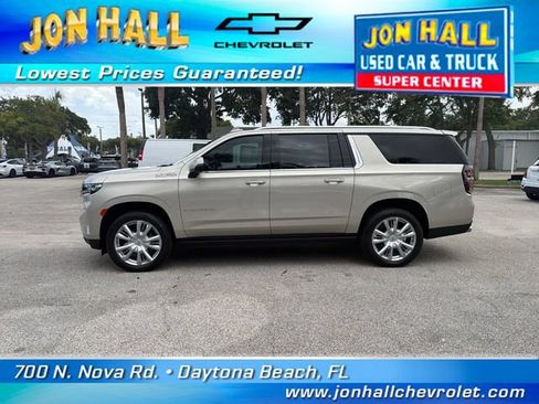 Used 2023 Chevrolet Suburban High Country AWD/4WD image 4