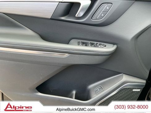 Used 2025 Buick Enclave Preferred image 19