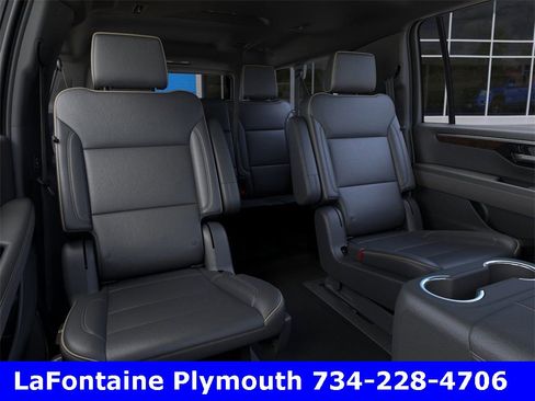 New 2025 Chevrolet Suburban Premier image 17