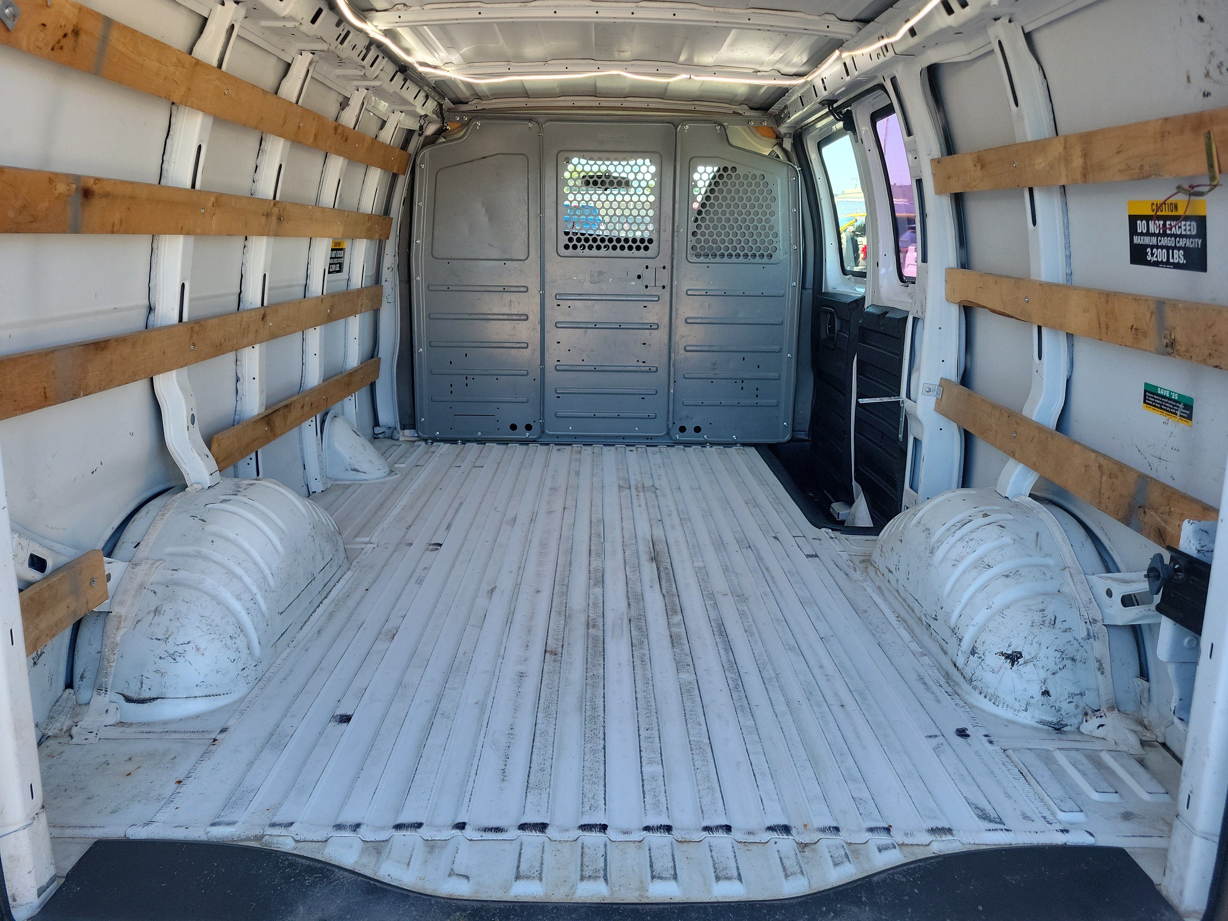 Used 2014 GMC Savana 2500 RWD image 12