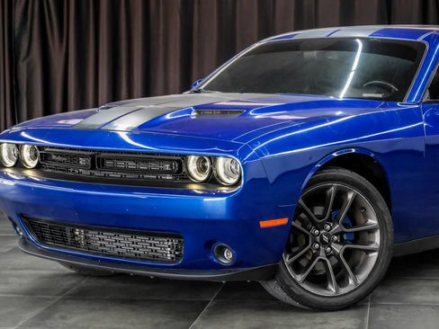 Used 2019 Dodge Challenger SXT w/ Blacktop Package RWD image 5