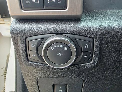 Used 2015 Ford F150 Platinum w/ Equipment Group 701A Luxury AWD/4WD image 13