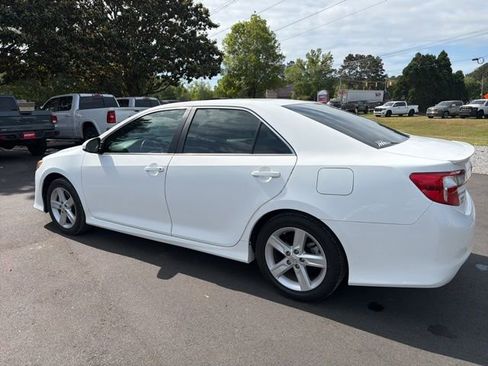 Used 2014 Toyota Camry SE FWD image 5
