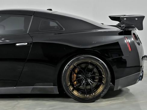 Used 2011 Nissan GT-R Premium image 6