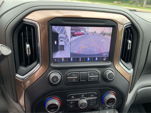Used 2019 Chevrolet Silverado 1500 High Country w/ Technology Package AWD/4WD image 18