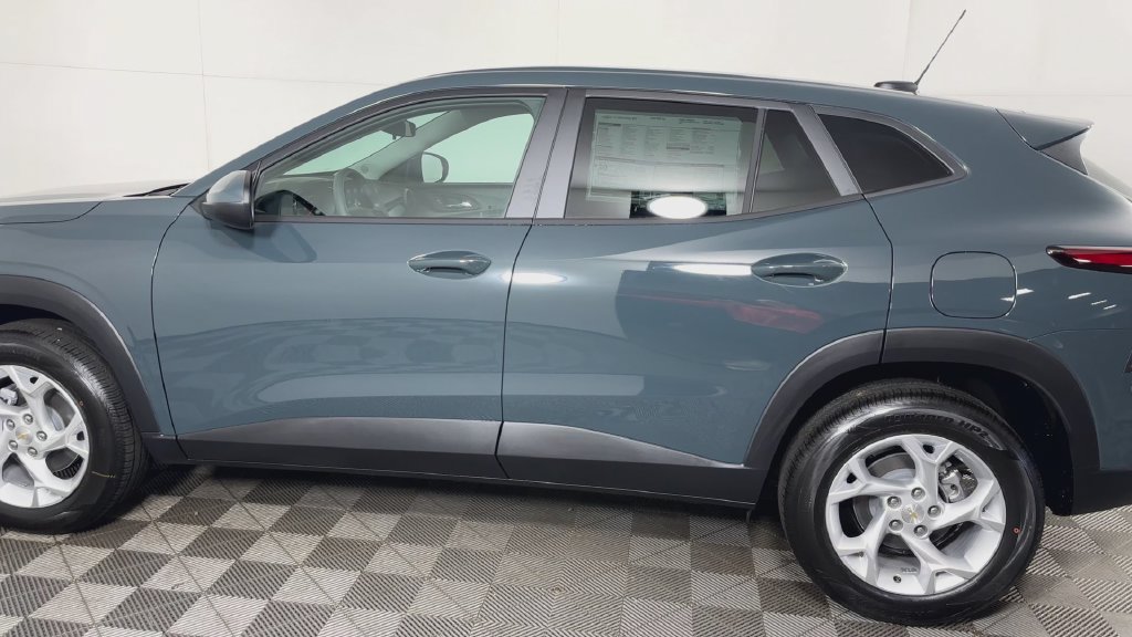 New 2026 Chevrolet Trax LS w/ LS Convenience Package FWD image 6