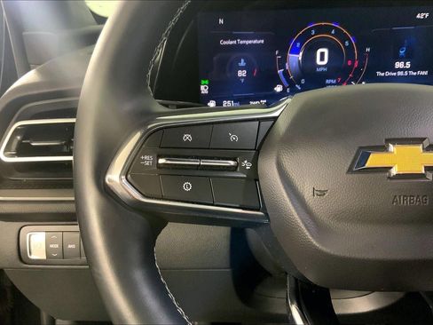 Used 2025 Chevrolet Traverse LT image 18