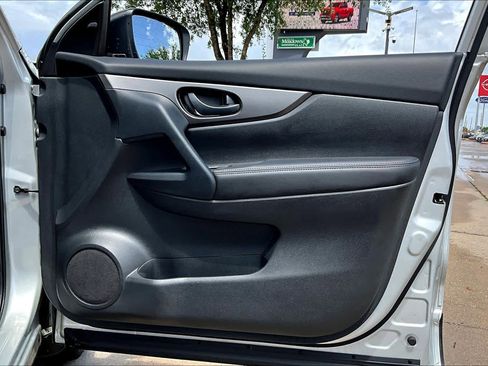 Used 2020 Nissan Rogue Sport S image 21