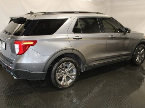 Used 2021 Ford Explorer XLT w/ Equipment Group 202A image 5