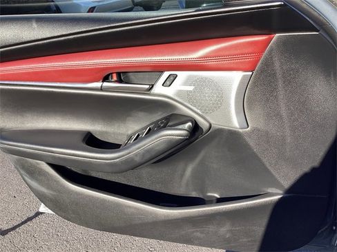 Used 2020 MAZDA MAZDA3 Premium image 27