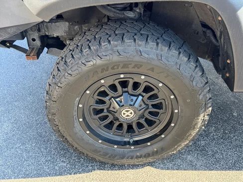 Used 2018 Toyota Tacoma SR w/ SR Convenience Package AWD/4WD image 16
