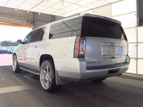 Used 2018 GMC Yukon XL SLT w/ Premium Edition image 3