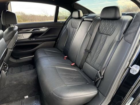Used 2017 BMW 750i image 24