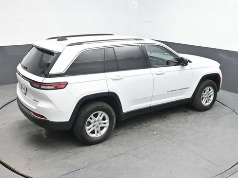 Used 2022 Jeep Grand Cherokee Laredo AWD/4WD image 36