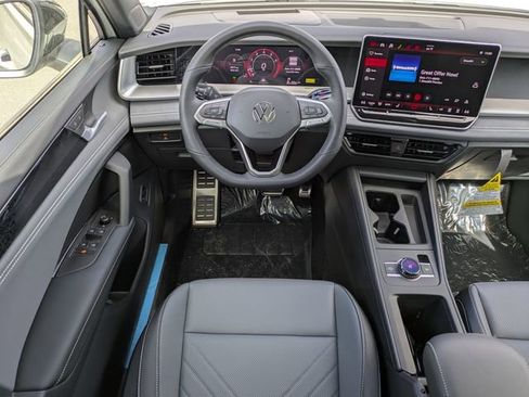 New 2026 Volkswagen Tiguan SE R-Line AWD/4WD image 16