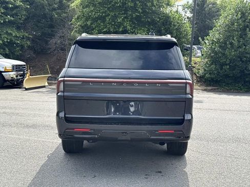 Used 2025 Lincoln Navigator L Reserve AWD/4WD image 3