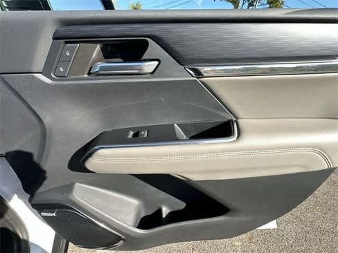 Used 2024 GMC Acadia Elevation image 23