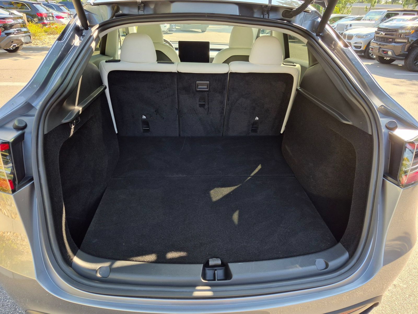 Used 2025 Tesla Model Y Long Range RWD image 31