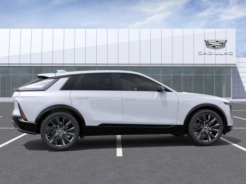 New 2026 Cadillac Lyriq Signature Sport w/ Nappa Leather Package AWD/4WD image 5