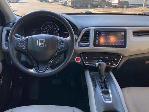 Used 2019 Honda HR-V Touring image 8