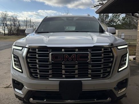 Used 2025 GMC Yukon XL Denali image 5