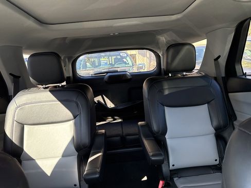 Used 2022 Ford Explorer XLT w/ Equipment Group 202A image 11