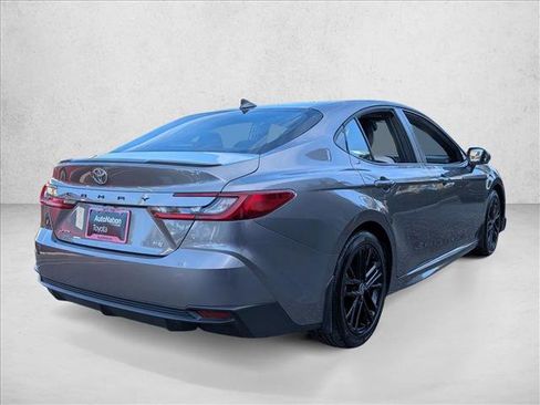 Used 2025 Toyota Camry SE image 5