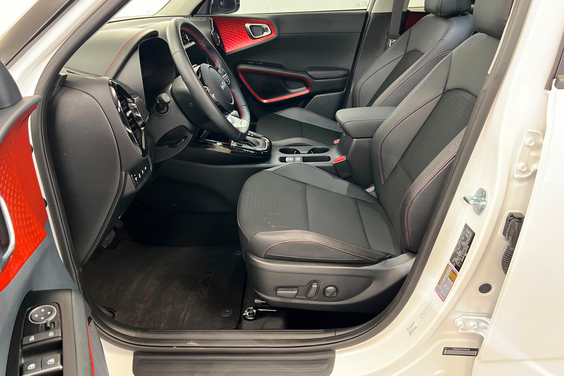 Used 2025 Kia Soul GT-Line w/ GT-Line Technology Package FWD image 18