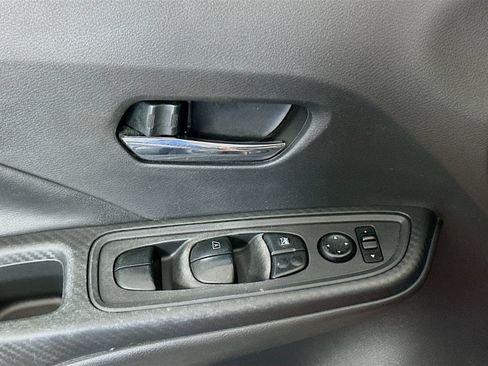 Used 2020 Nissan Versa SV FWD image 17