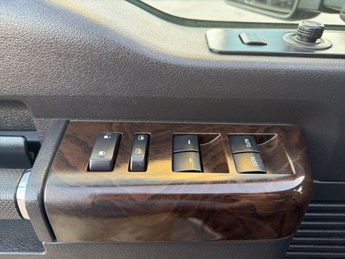 Used 2016 Ford F450 Platinum w/ FX4 Off Road Package image 27