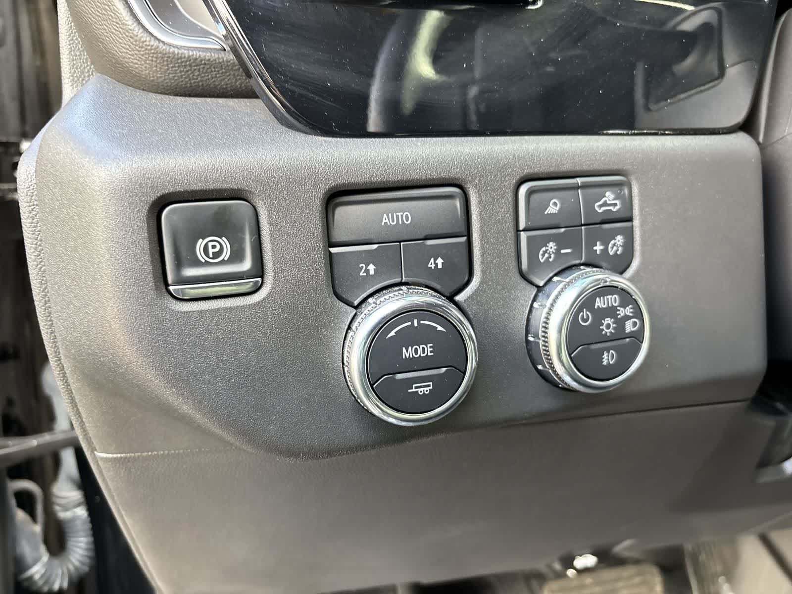 Used 2025 GMC Sierra 1500 Elevation w/ Elevation Premium Package AWD/4WD image 12
