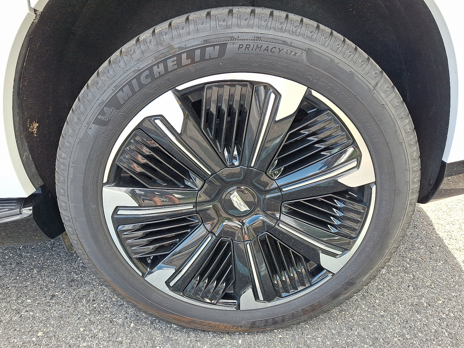 Certified 2025 Cadillac Escalade IQ Sport 2 AWD/4WD image 4