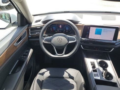 Certified 2025 Volkswagen Atlas SE AWD/4WD image 19