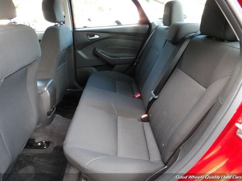 Used 2018 Ford Focus SE FWD image 14