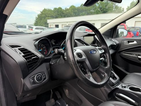 Used 2015 Ford Escape Titanium w/ Equipment Group 301A AWD/4WD image 17