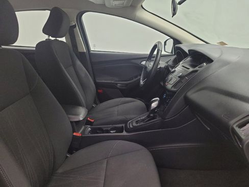 Used 2016 Ford Focus SE w/ SE Sport Package FWD image 21