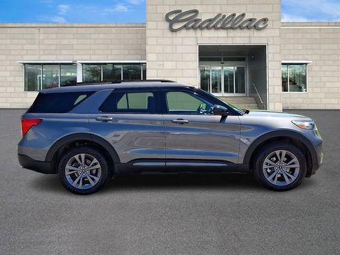 Used 2023 Ford Explorer XLT w/ Equipment Group 202A AWD/4WD image 9