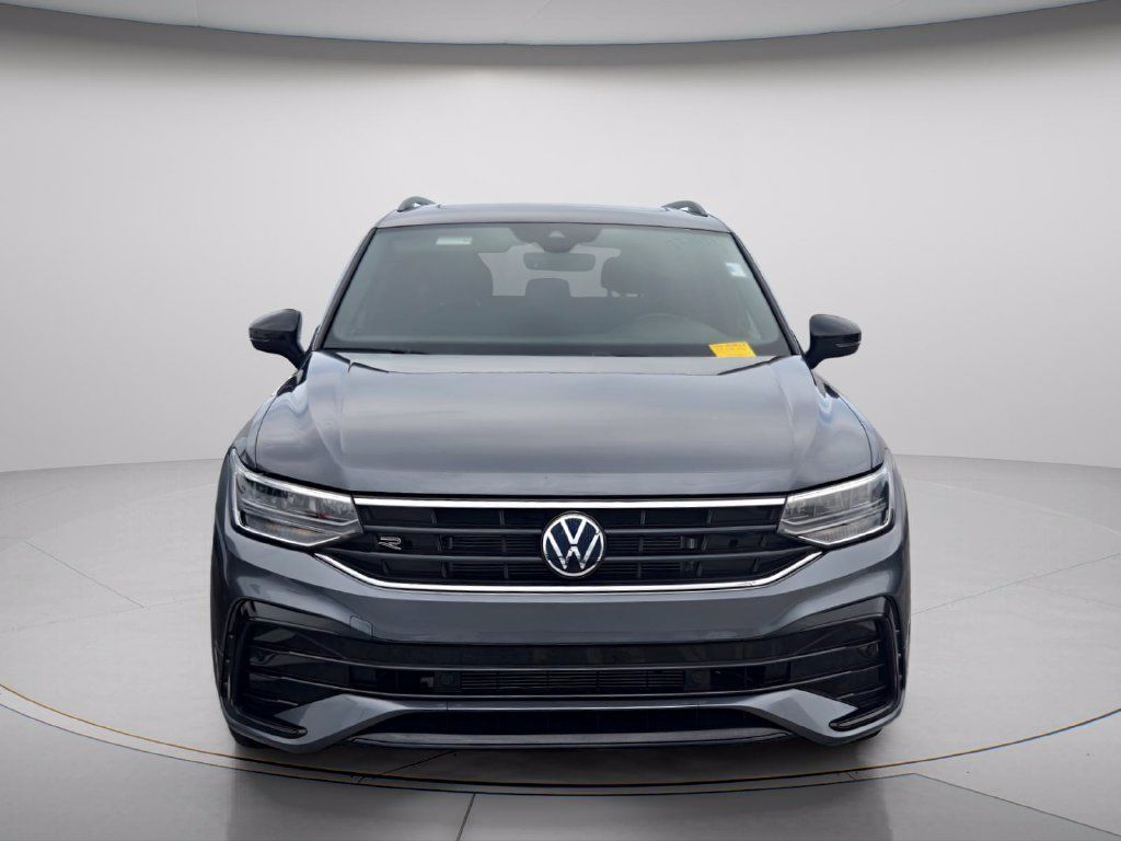 Certified 2023 Volkswagen Tiguan SE R-Line FWD image 3