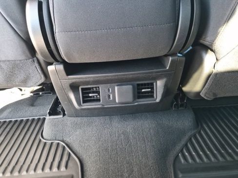 Certified 2025 Chevrolet Silverado 1500 LT image 30