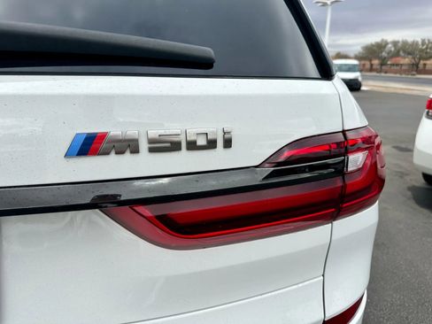 Used 2021 BMW X7 M50i w/ Dynamic Handling Package image 4